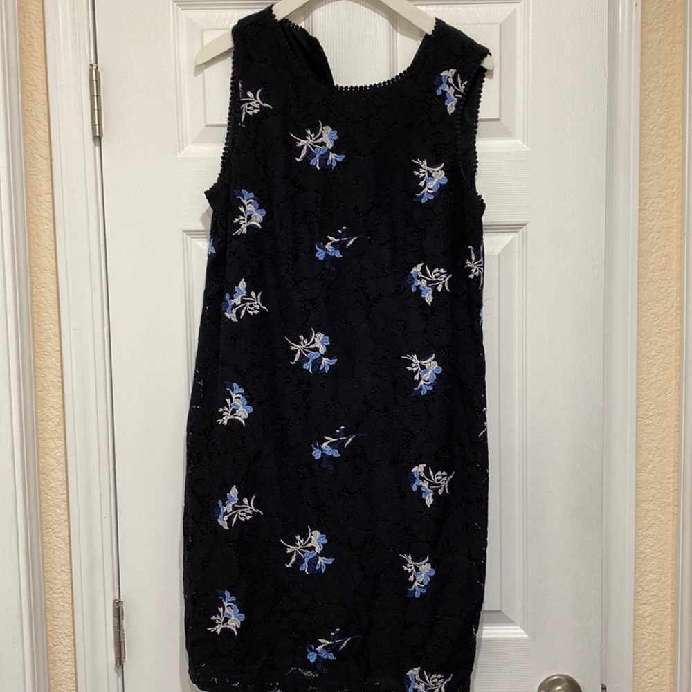 Ann Taylor Woman’s Flower Petite Dress Size Medium. Brand new with tags